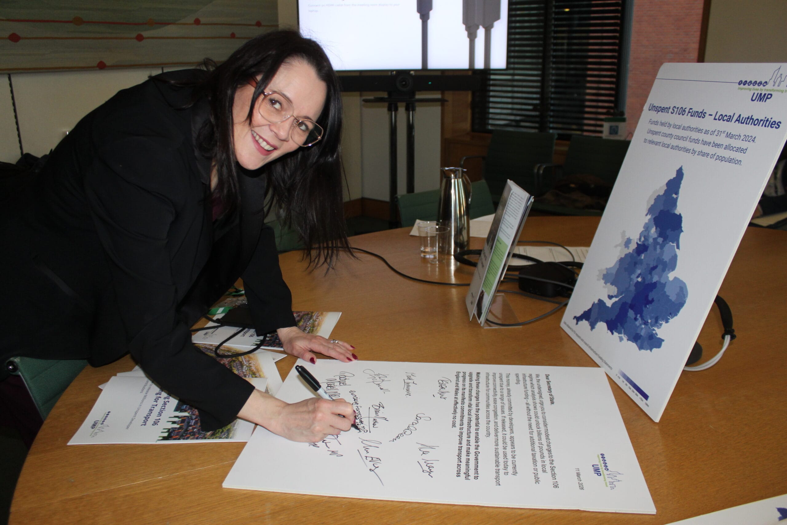 Linsey Farnsworth signing open letter